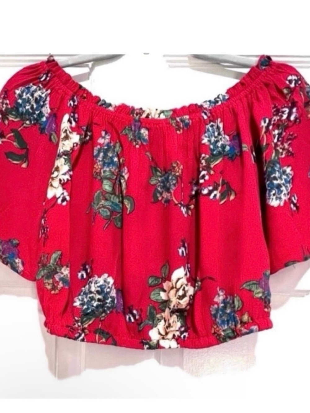 Wishful Thinking Red Floral Off the Shoulder Cropped Top. Size: medium